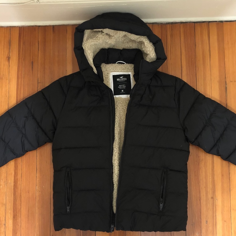 Hollister Men (M)
Sherpa-Lined Puffer Jacket
Black